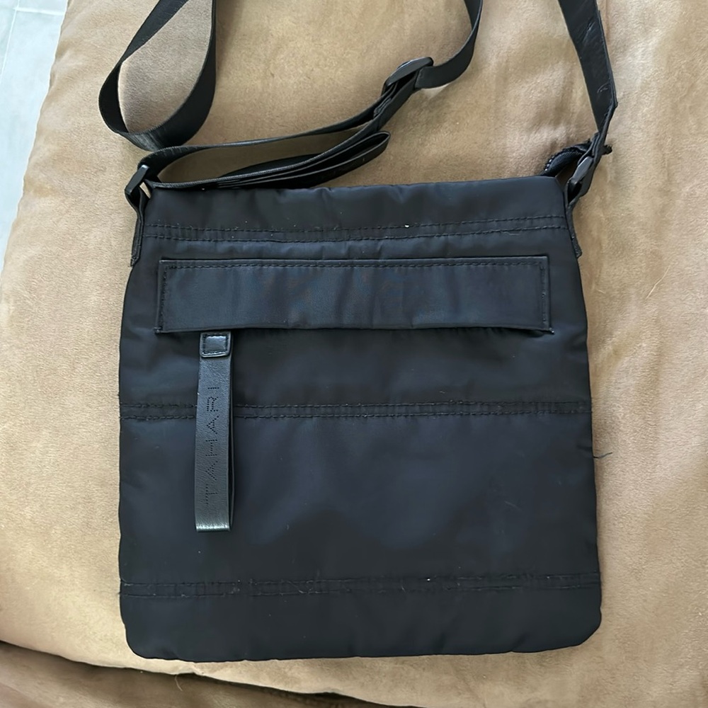 EUC.   Tahari Crossbody.